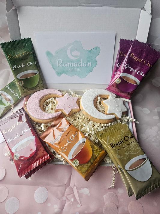 Ramadan and Eid Mubarak Chai Gift Box | Luxury Tea & Hand Iced Biscuits - A & M