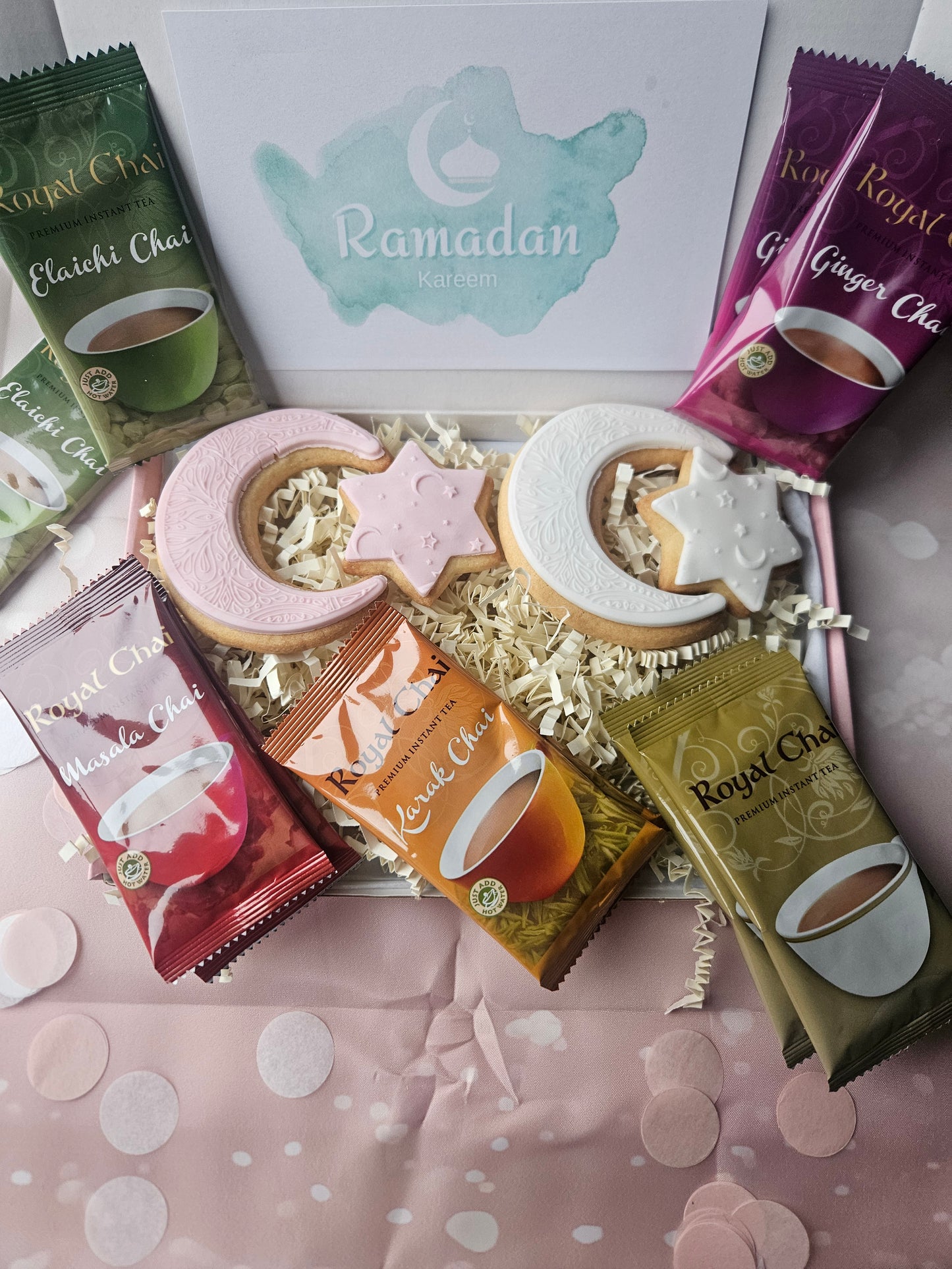 Ramadan and Eid Mubarak Chai Gift Box | Luxury Tea & Hand Iced Biscuits - A & M