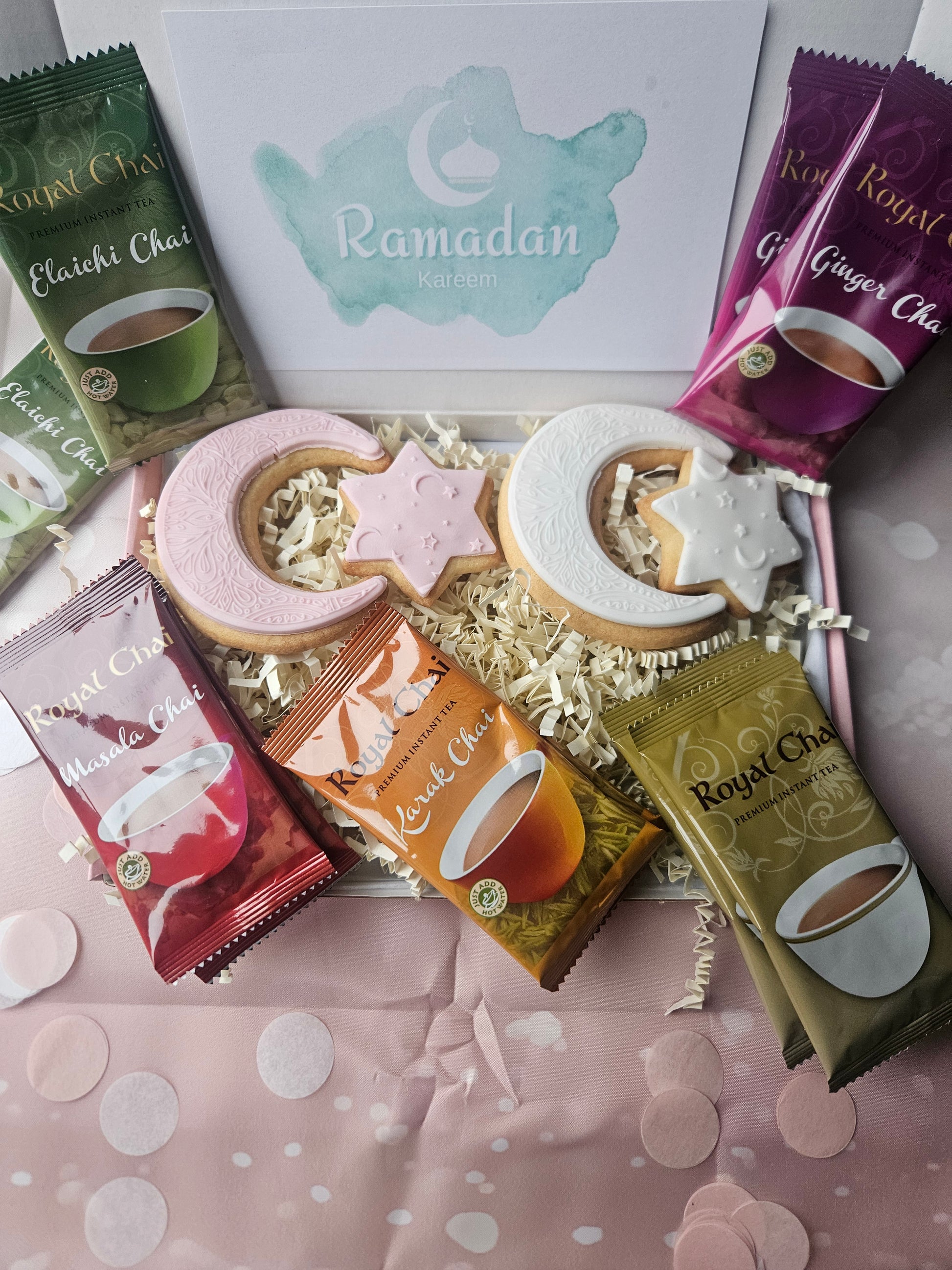 Ramadan and Eid Mubarak Chai Gift Box | Luxury Tea & Hand Iced Biscuits - A & M