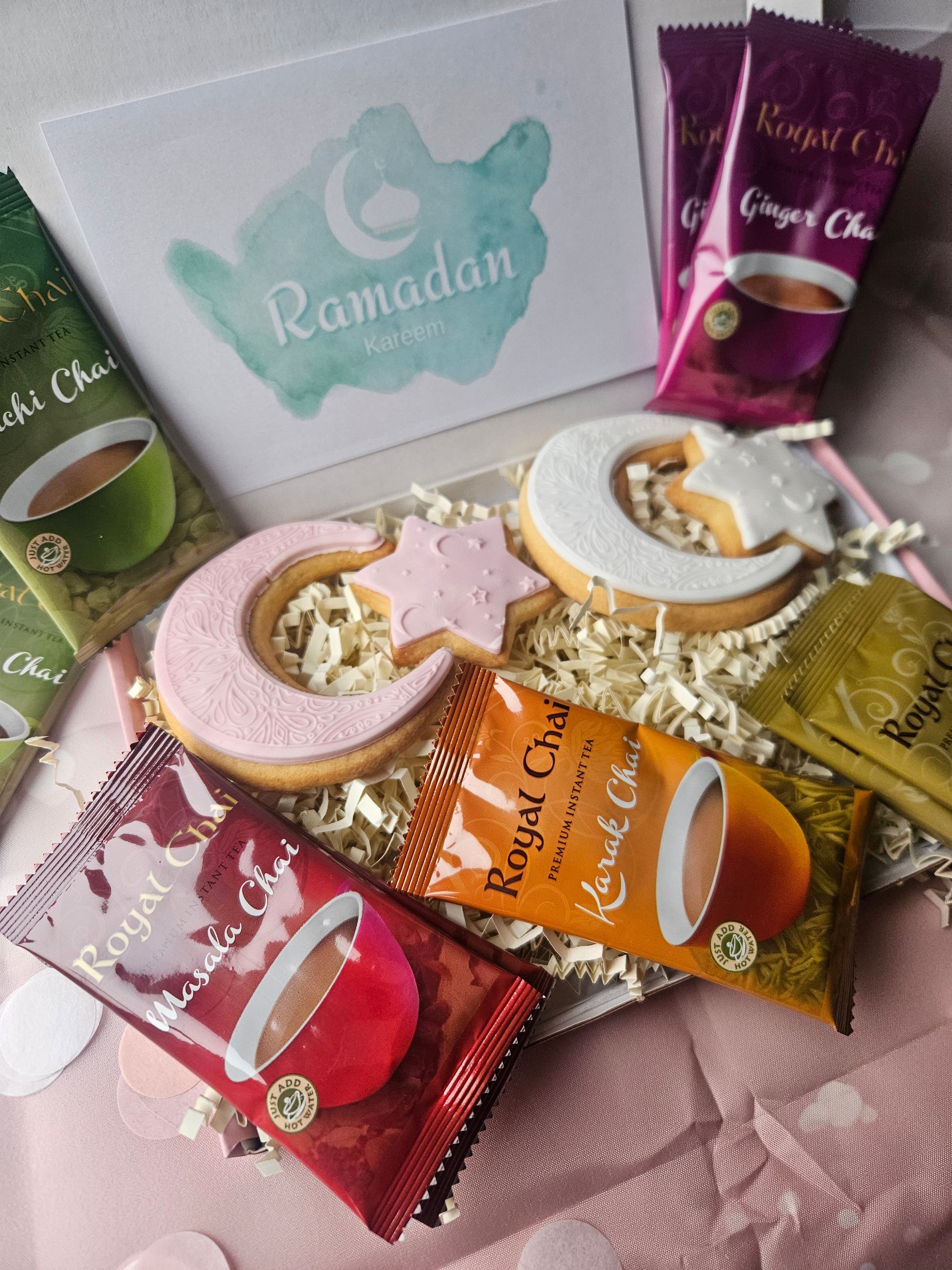 Ramadan and Eid Mubarak Chai Gift Box | Luxury Tea & Hand Iced Biscuits - A & M