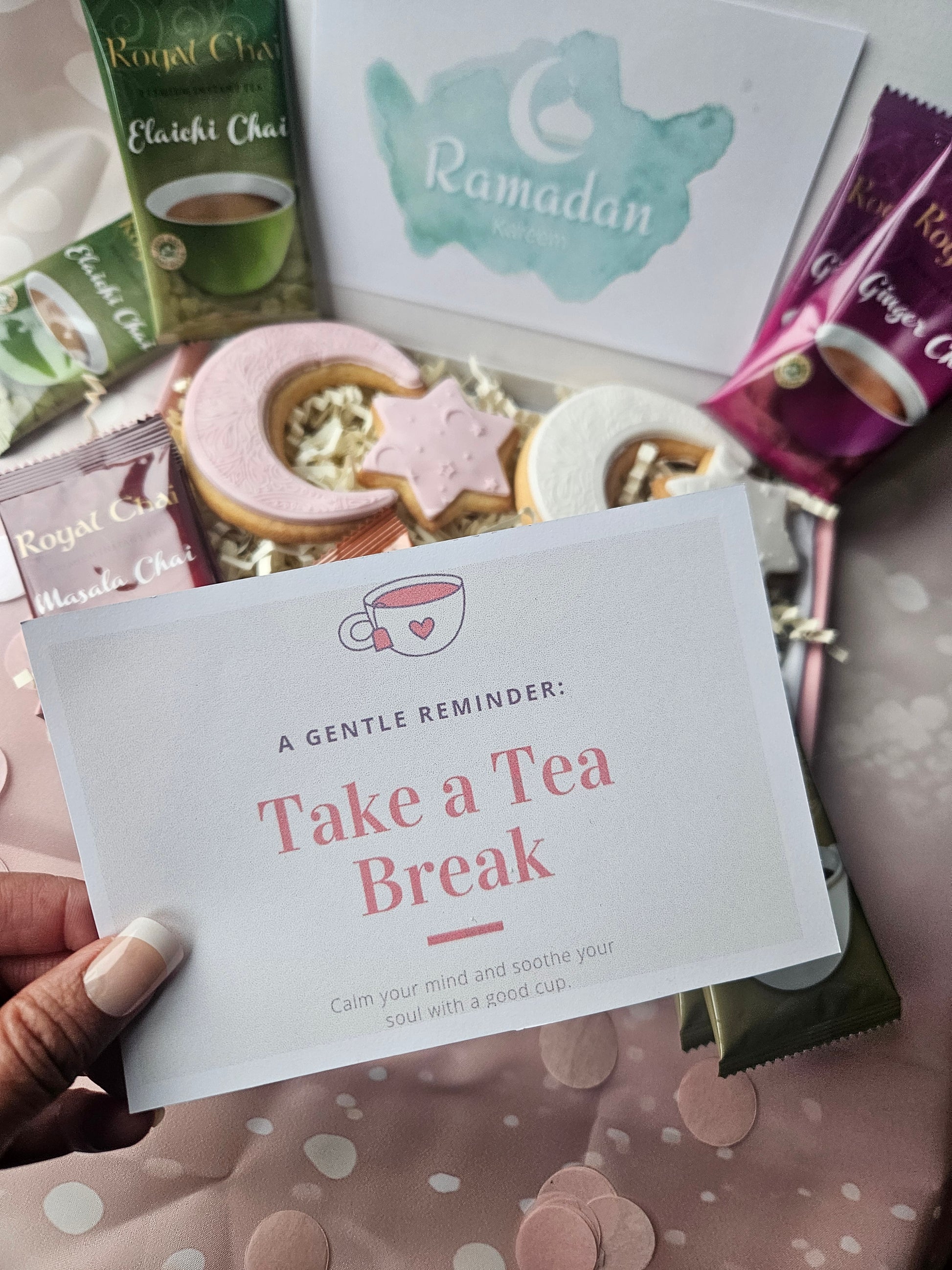 Ramadan and Eid Mubarak Chai Gift Box | Luxury Tea & Hand Iced Biscuits - A & M