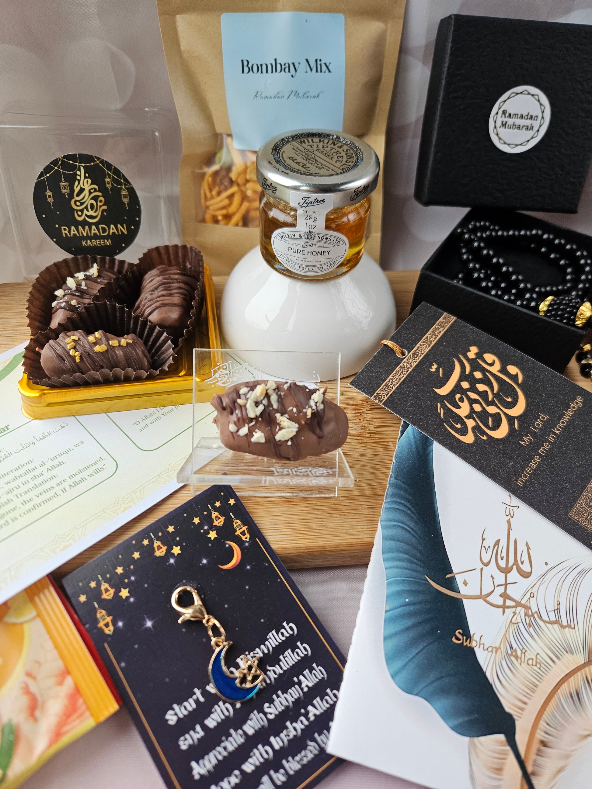 Premium Islamic Gift Box | Ramadan, Eid, Hajj & Umrah - A & M